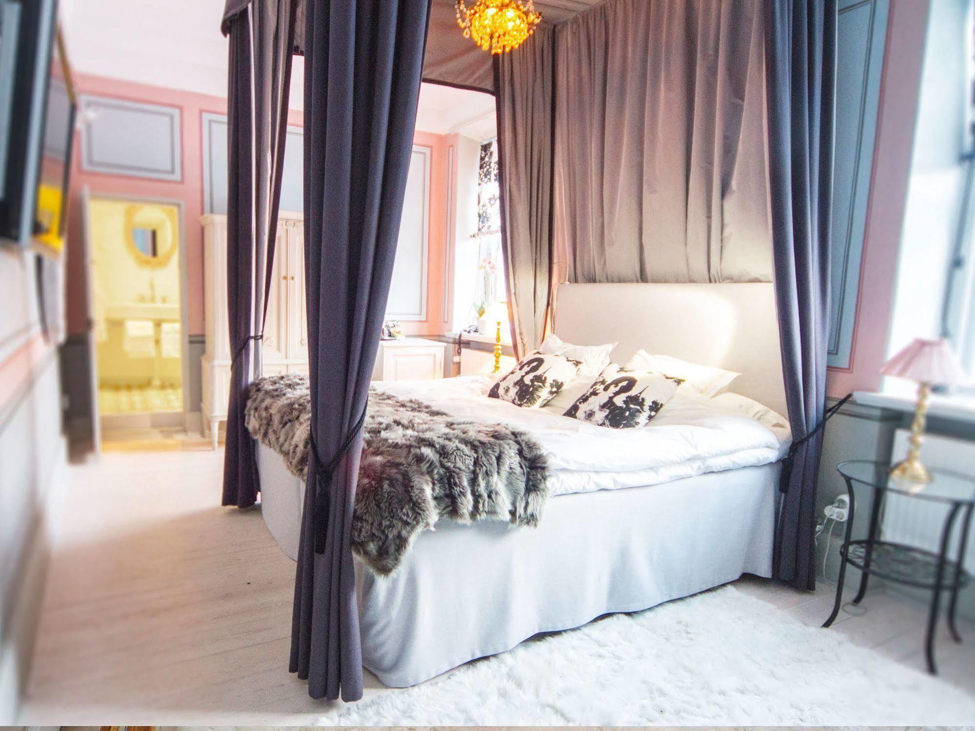 Hotel Goervaelns Slott Jarfalla Esterno foto
